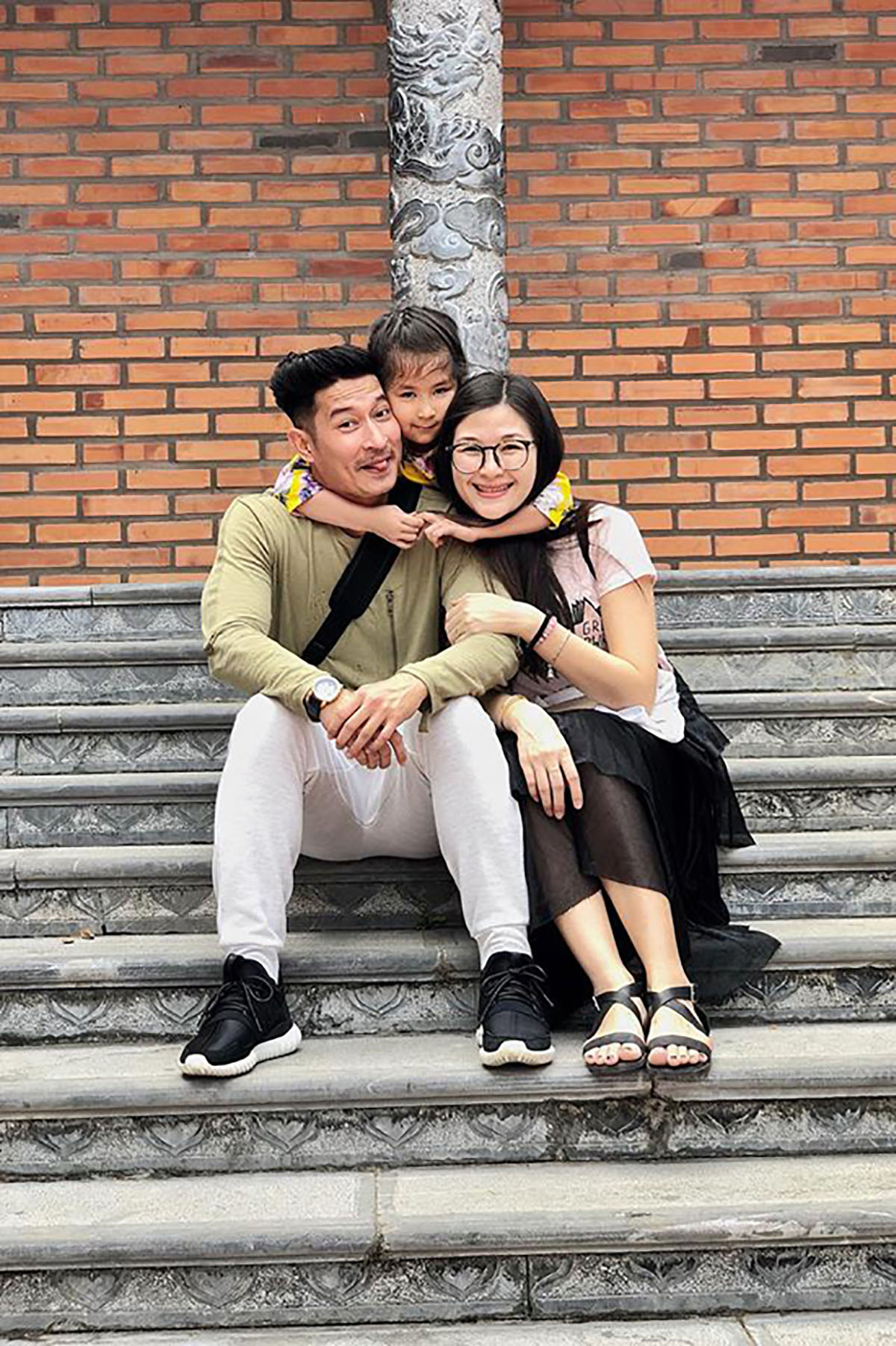 Huy Khánh: 'Tiền tổ chức đám cưới thà để nuôi con'