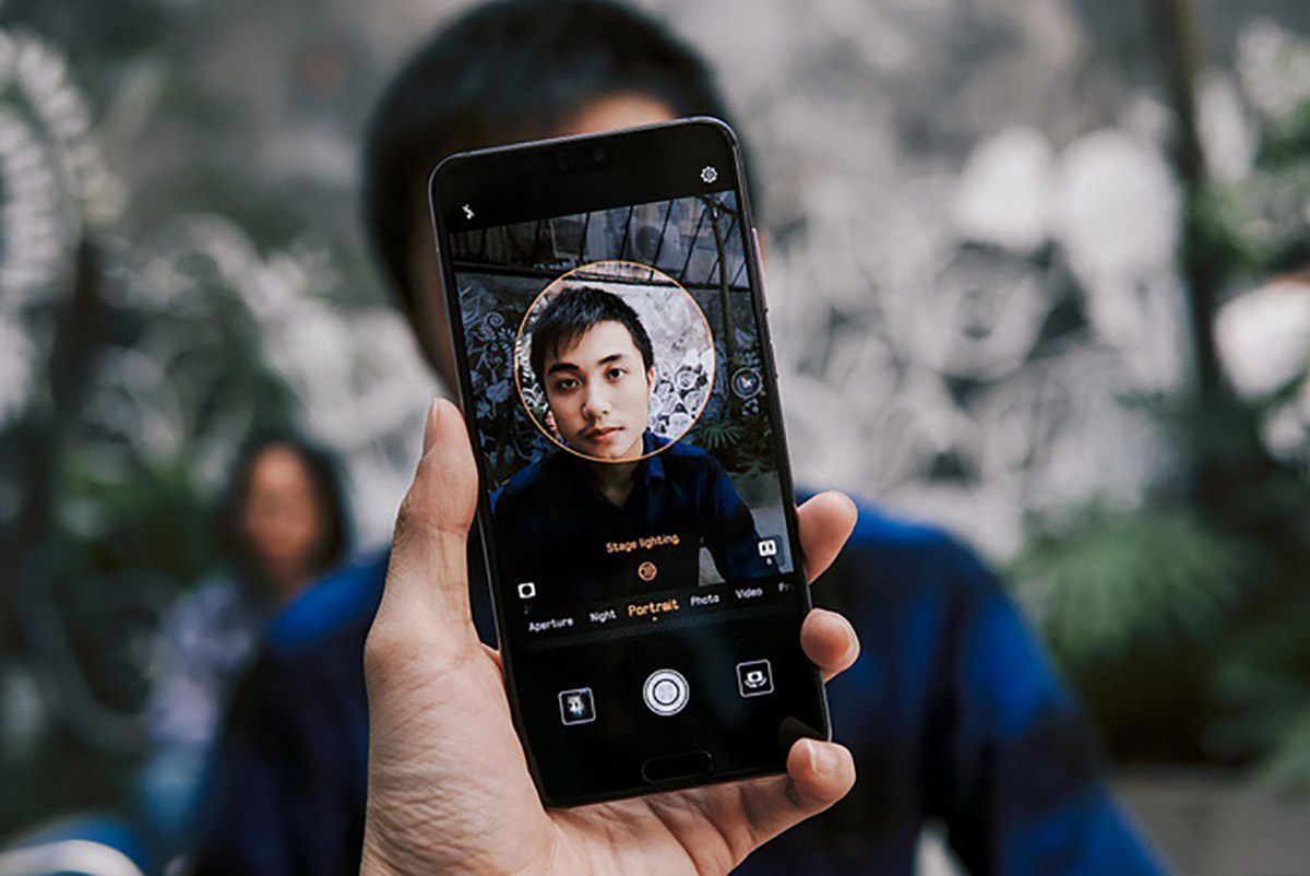 Huawei P20 Pro, Galaxy S9+ và iPhone X: theo bạn đâu là smartphone đẹp nhất?