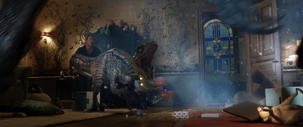 'Thế Giới Khủng Long: Vương Quốc Sụp Đổ' tung trailer hé lộ sự diệt vong do loài khủng long gây ra