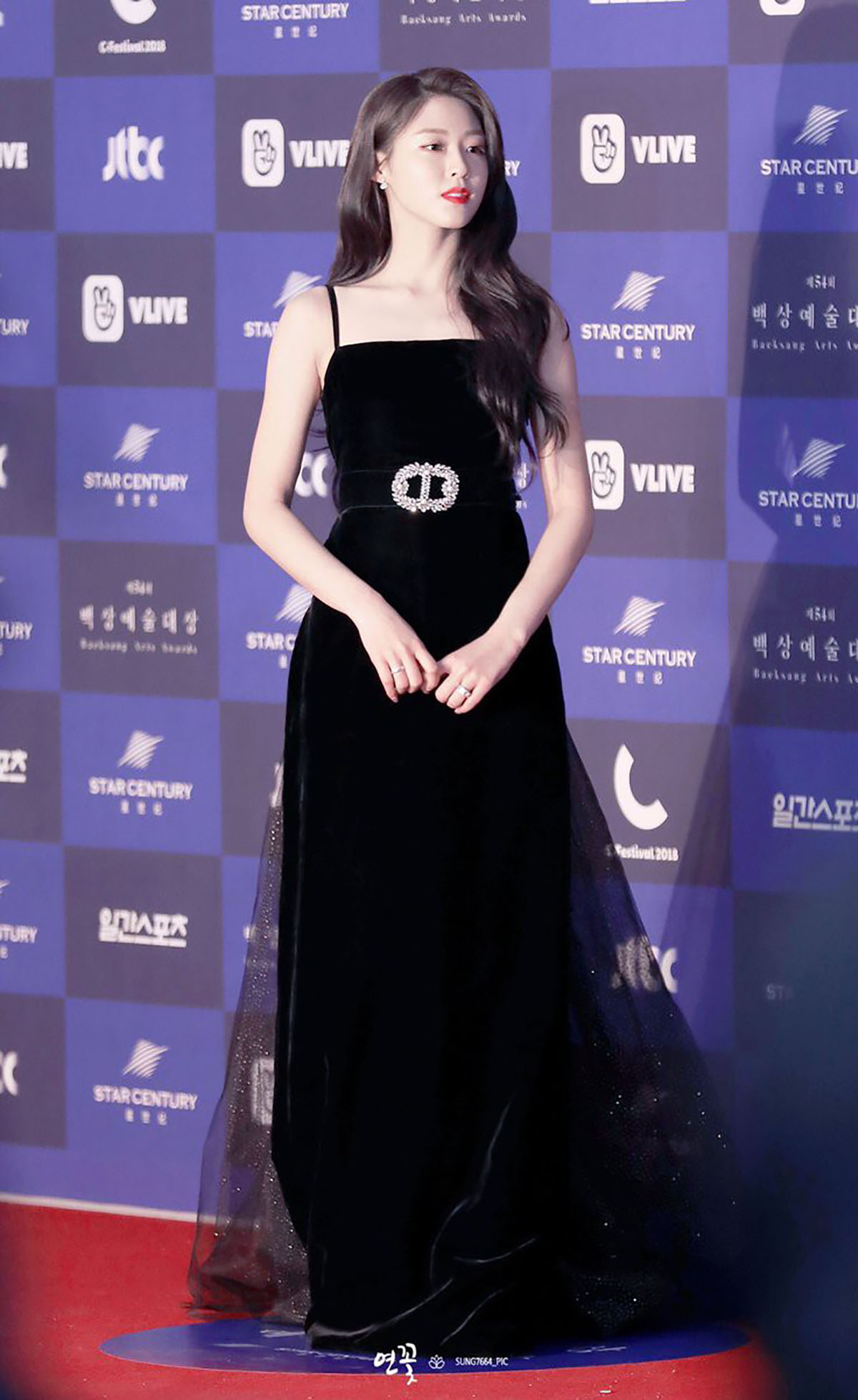 Thảm đỏ Baeksang 2018: 'Chị đẹp' Son Ye Jin, Jung Hae In cùng loạt sao hạng A sang chảnh trên thảm đỏ
