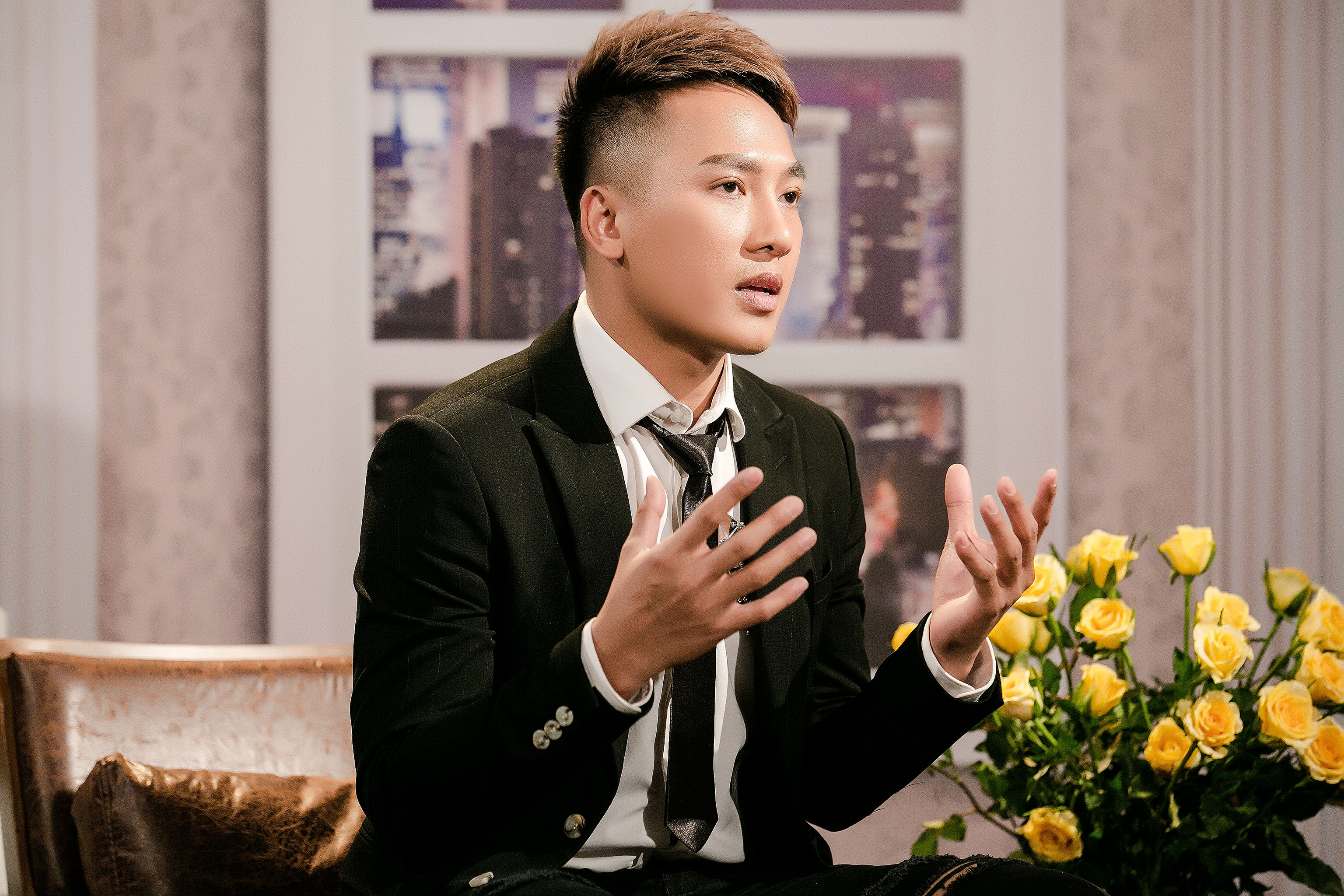 Châu Khải Phong bất ngờ chia sẻ chuyện bị đề nghị cặp đại gia đồng tính kiếm tiền