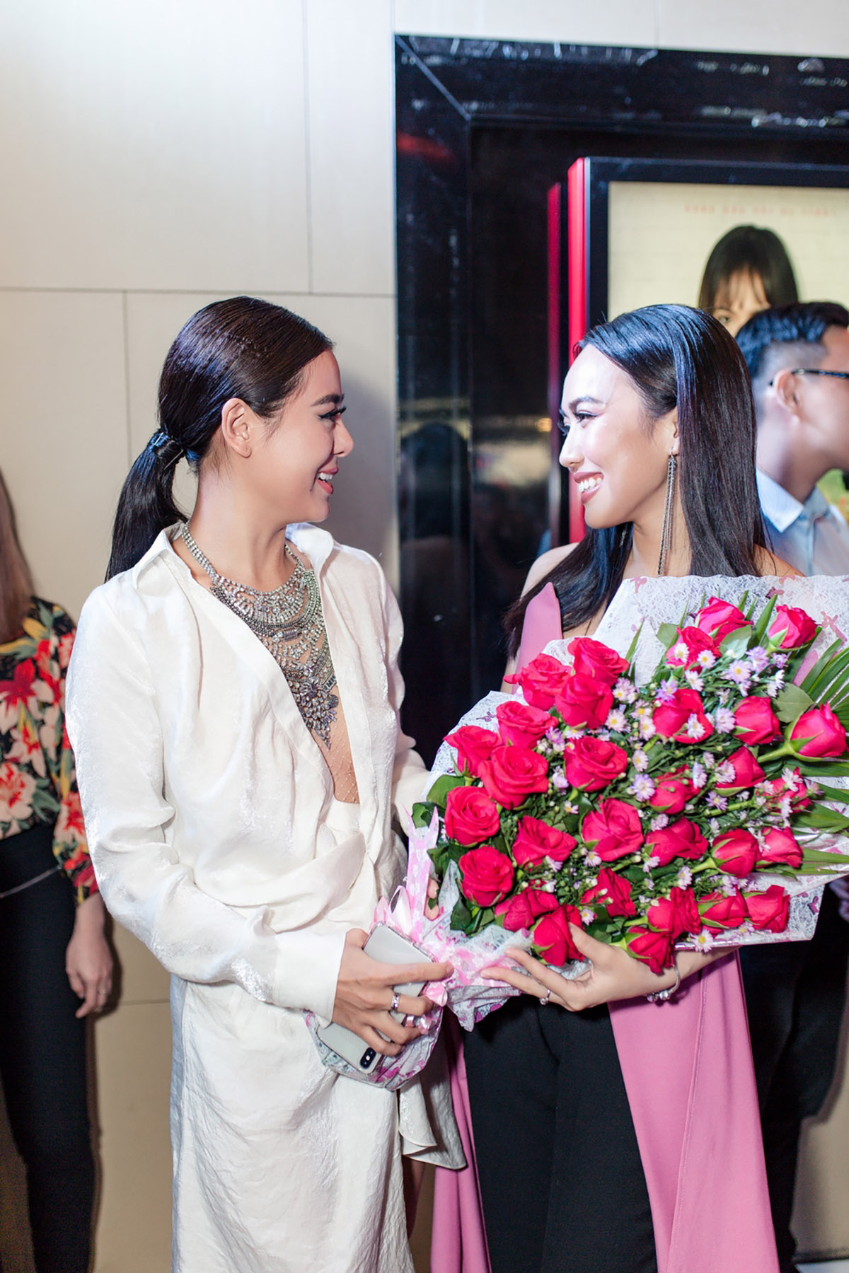 Diễn viên Nam Thư cùng Anh Tú, BB Trần đi xem phim mới của Diệu Nhi