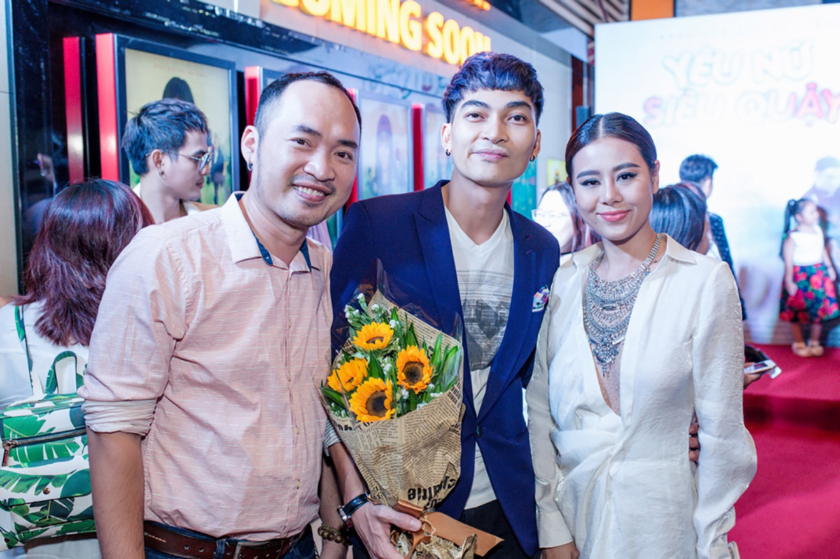 Diễn viên Nam Thư cùng Anh Tú, BB Trần đi xem phim mới của Diệu Nhi
