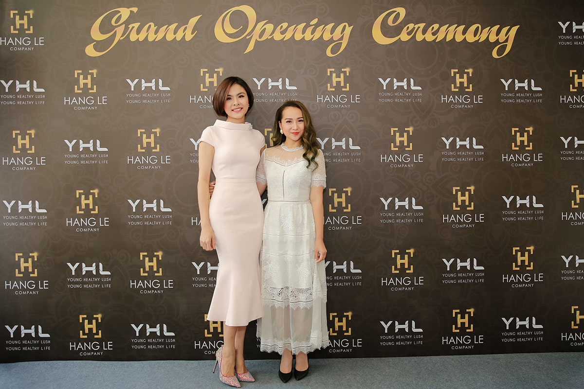 Ra mắt hương hiệu YHL, Hằng Lê hạnh phúc khi Hà Hồ, Vân Trang, Vũ Hà và loạt sao Việt đến chúc mừng