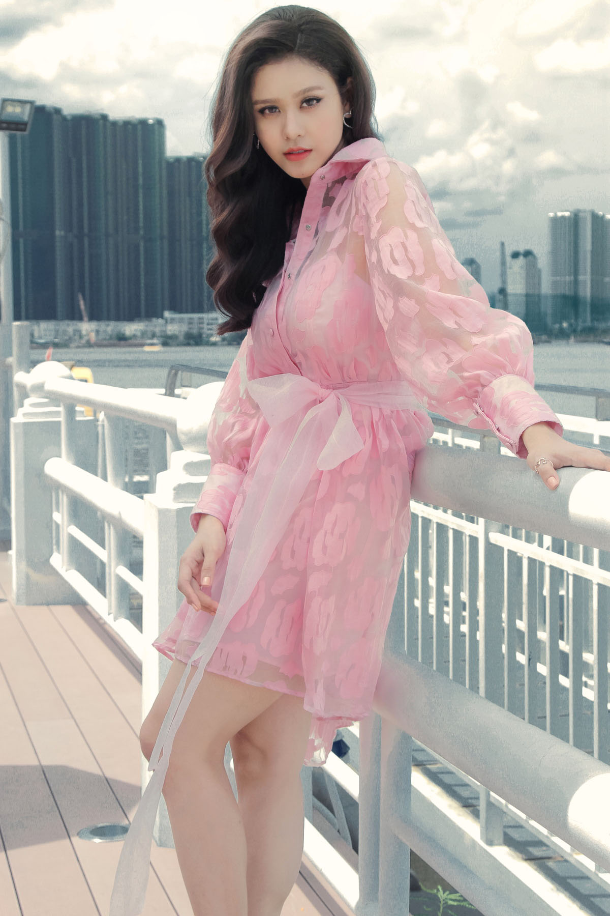 Trương Quỳnh Anh đẹp mơ màng hóa 'nàng thơ' với trang phục màu hồng ngọt ngào