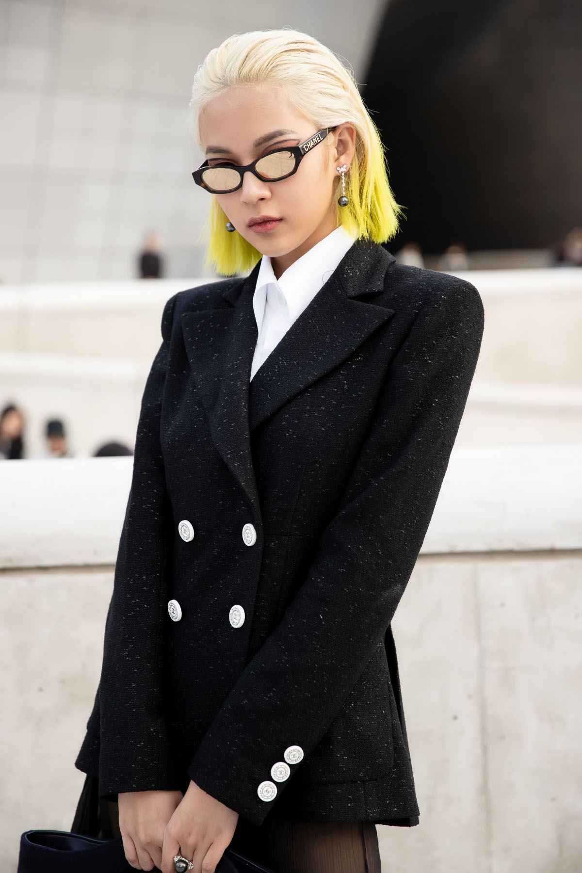 Phí Phương Anh 'phá đảo' Seoul Fashion Week với tóc ombre vàng chanh