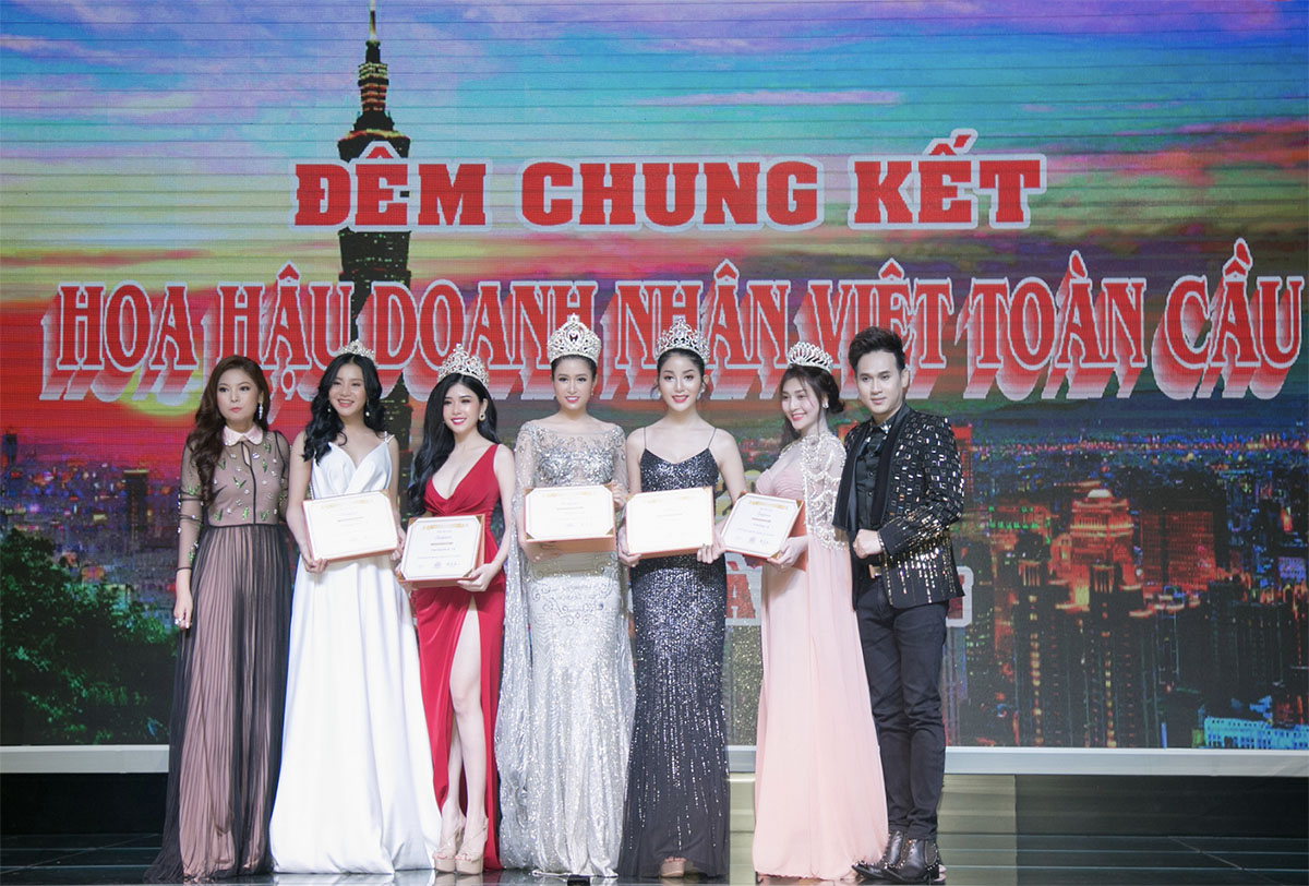 Dàn diễn viên, hoa hậu nườm nượp đến mừng Kim Thanh Thảo ra mắt dự án mới