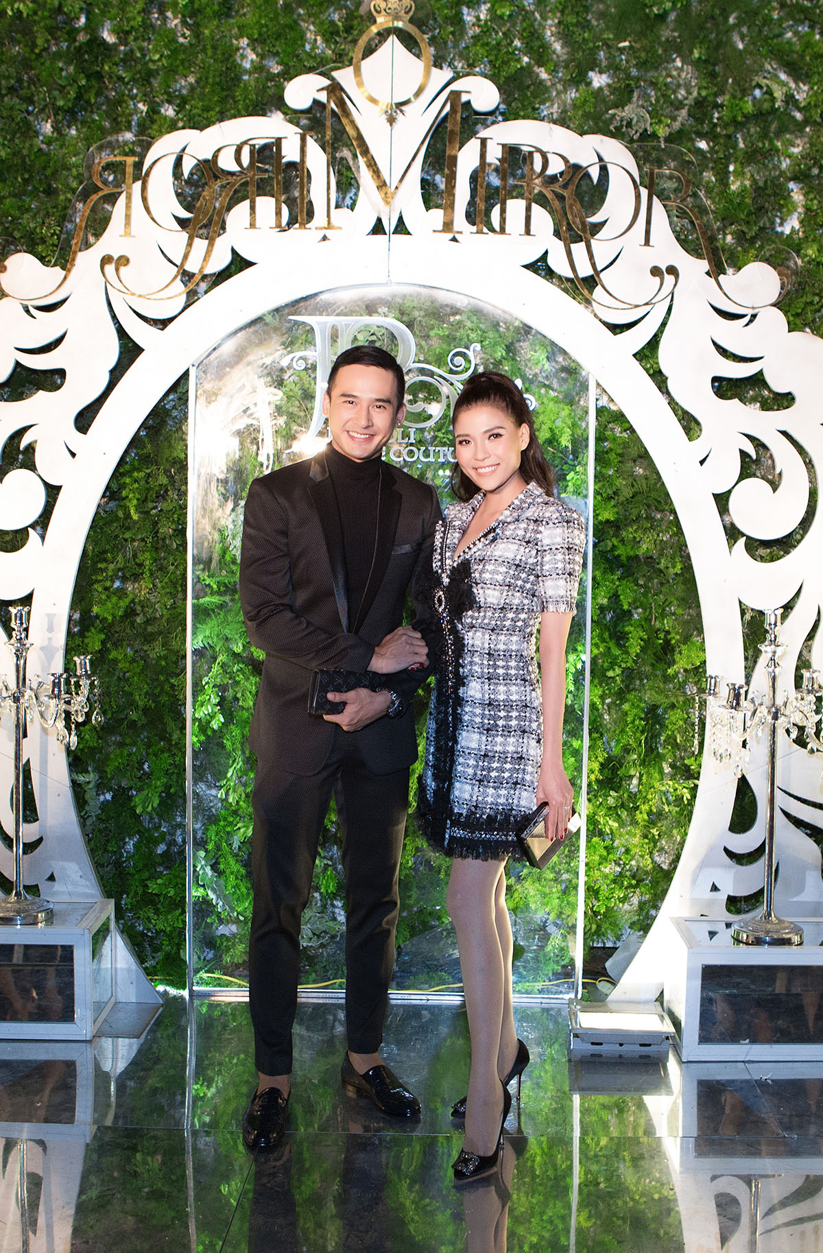 Vợ chồng Thuý Diễm - Lương Thế Thành ngọt ngào trên thảm đỏ show thời trang NTK Anh Thư