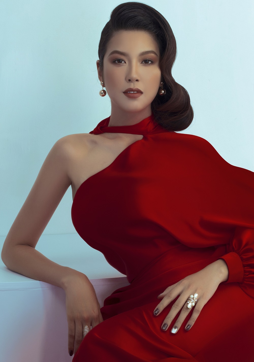 Á hậu Quốc Tế 2015 Thúy Vân làm Host Hoa hậu Bản sắc Việt toàn cầu 2019