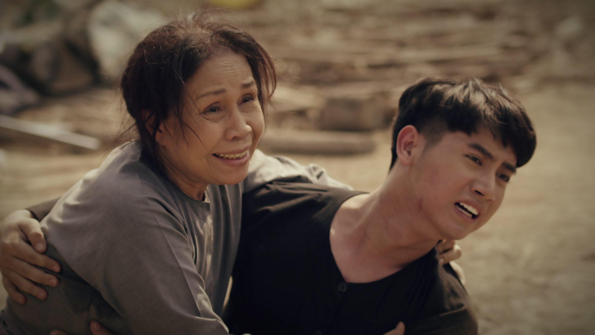 MV thứ 2 trong chuỗi 'Du hí Út Móm': Khưu Huy Vũ lấy nước mắt khán giả về tình mẫu tử