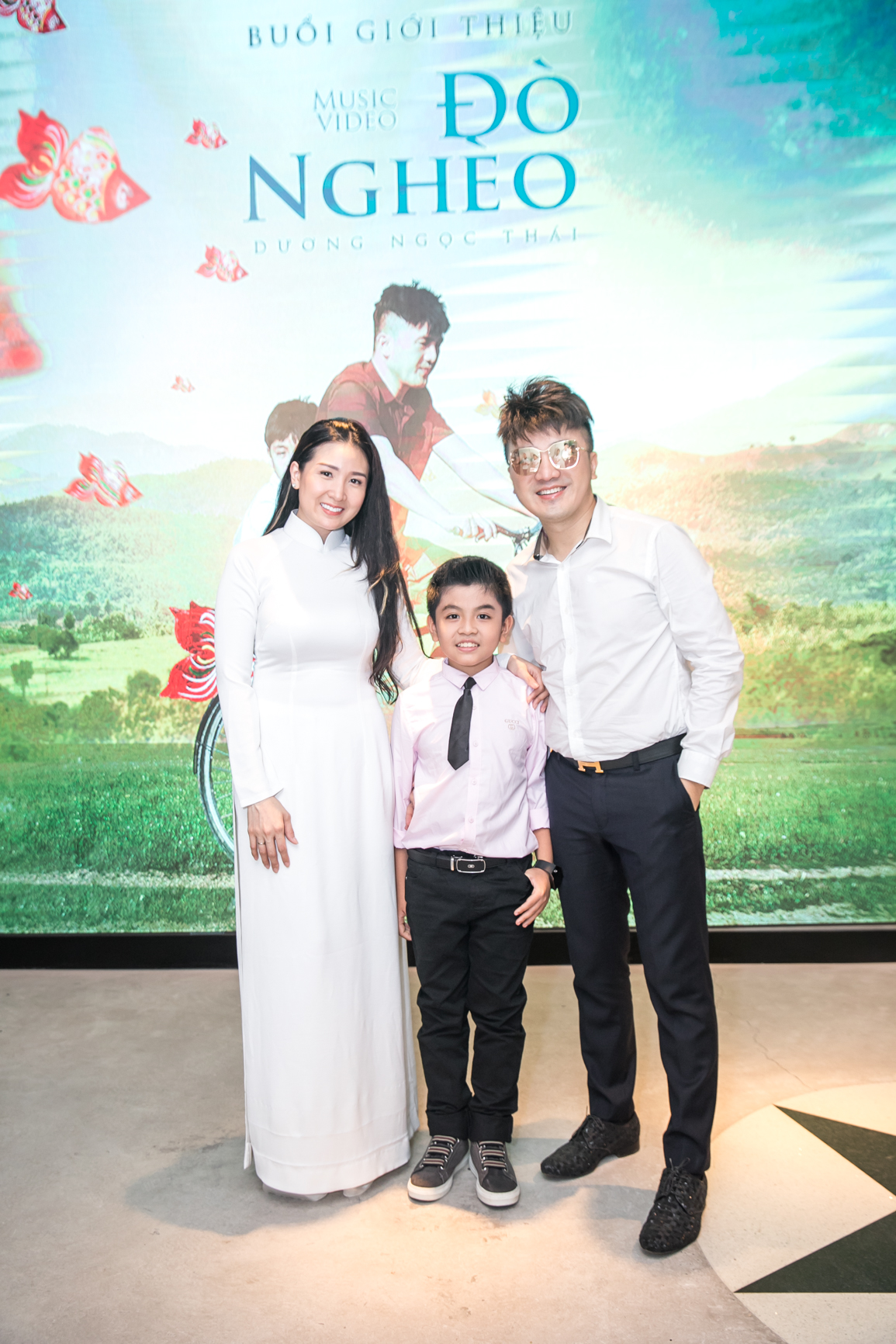 Dương Ngọc Thái và vợ khóc khi ra mắt MV 'Đò nghèo'