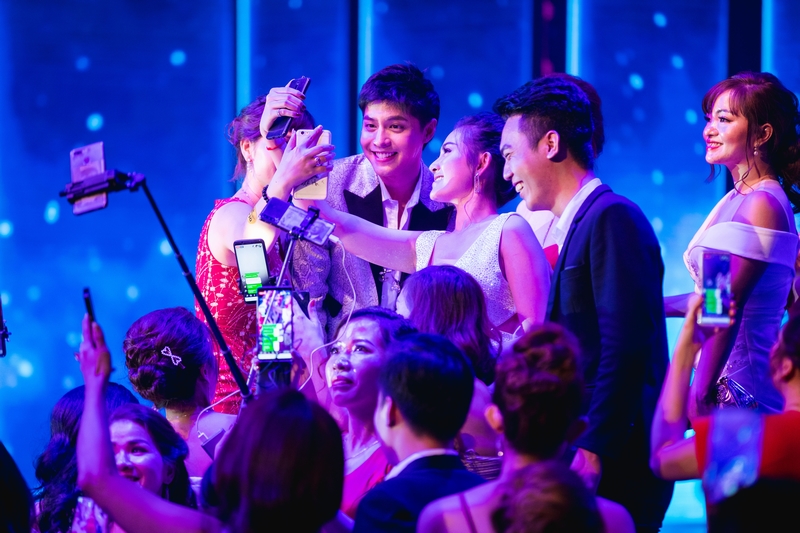 Isaac, Noo Phước Thịnh khuấy động đêm trao giải "Top White Best Awards of The Year 2019"