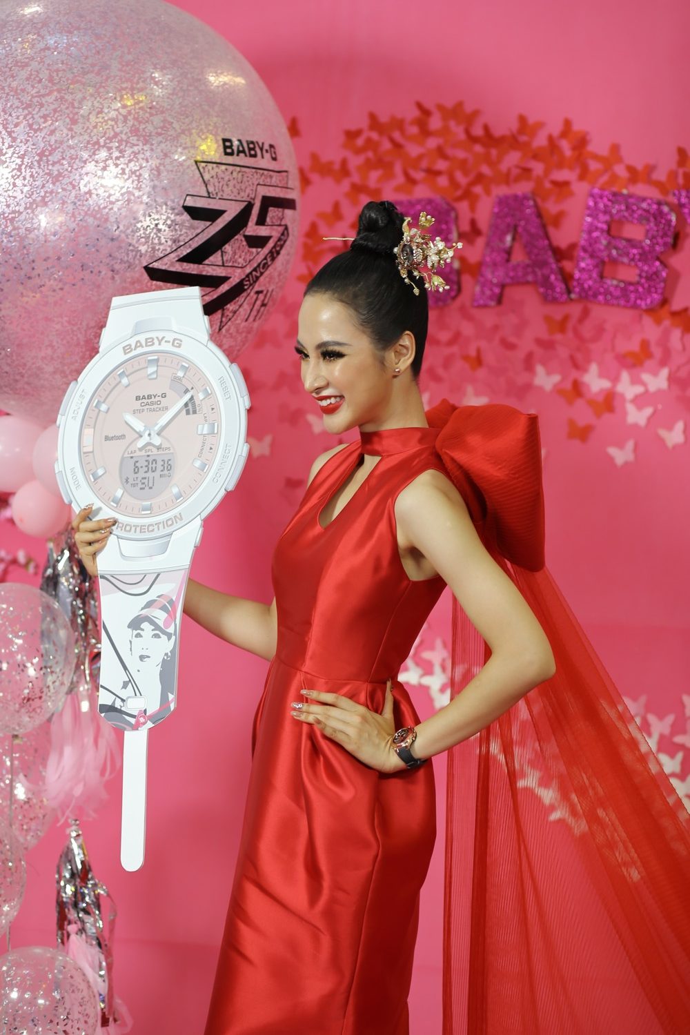Đại sứ Baby-G Angela Phương Trinh cùng nhiều diễn viên, hot face nổi tiếng gây náo loạn trung tâm thương mại