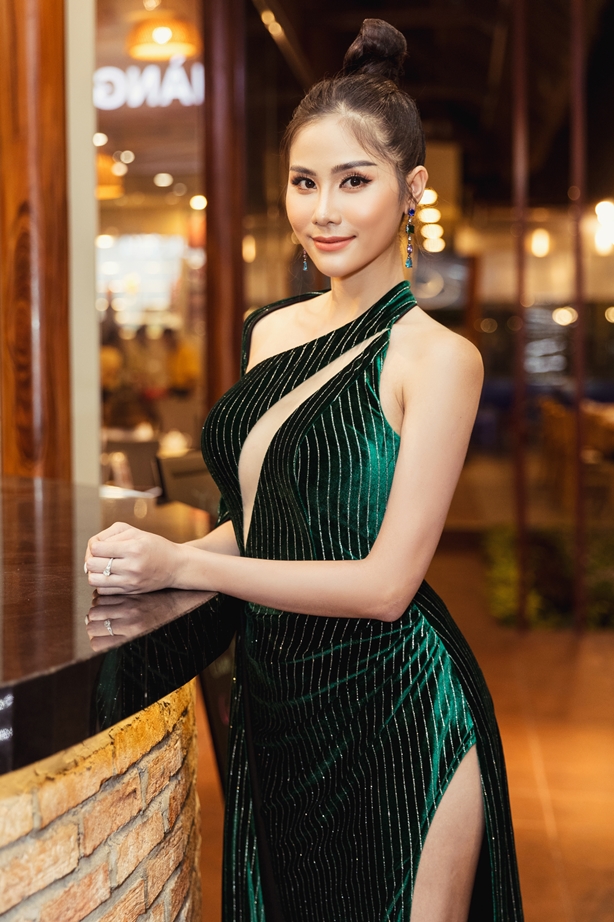 Trở về từ Miss Earth 2019, Á hậu Hoàng Hạnh chia sẻ nhiều dự án mới