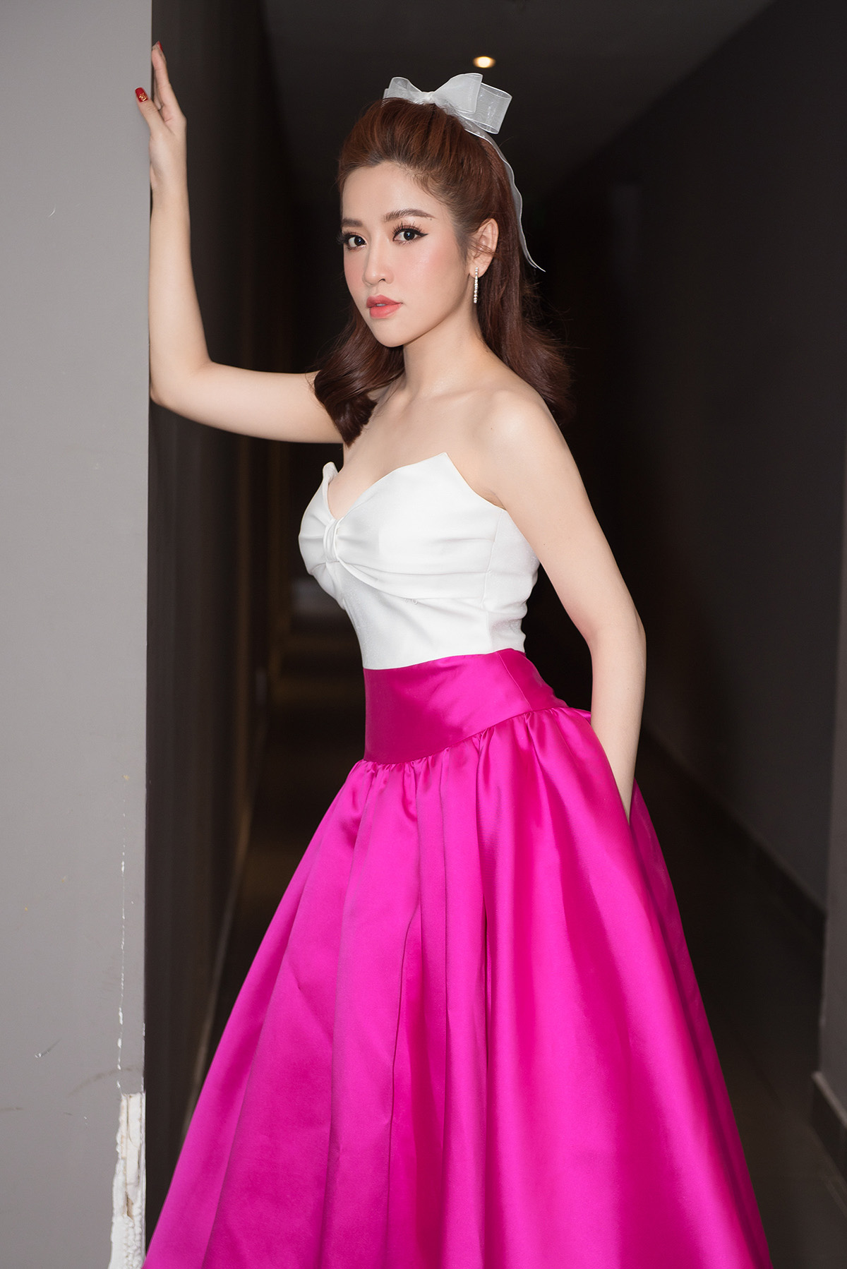 Puka váy quây gợi cảm ra mắt vai diễn mới trong phim của Hoa hậu Hương Giang