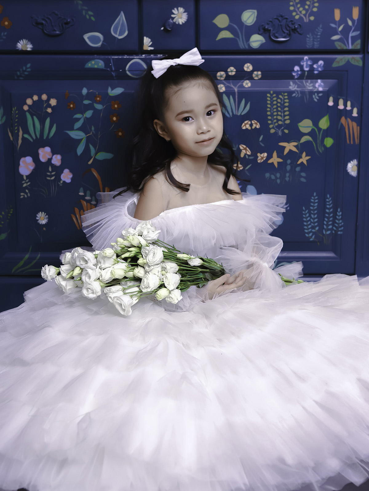 Mẫu nhí 7 tuổi Đồng Ngân hóa thân thành công chúa trong thiết kế của Nguyễn Minh Công