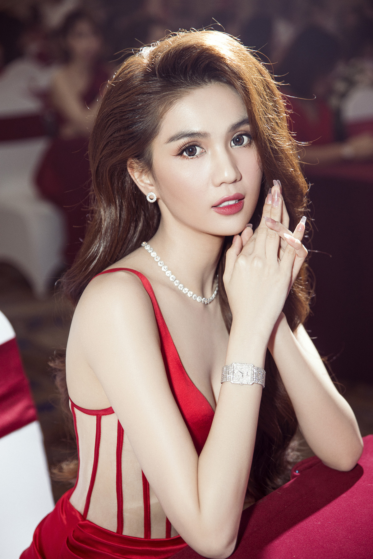 Hoa hậu Hương Giang trở thành Tân Đại sứ thương hiệu Diamond White của CEO Ngọc Trinh