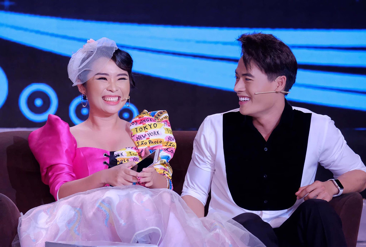 Hành trình thay đổi đầy táo bạo của 'Con vịt xấu xí' Việt Trang tại Én vàng Nghệ sĩ 2020