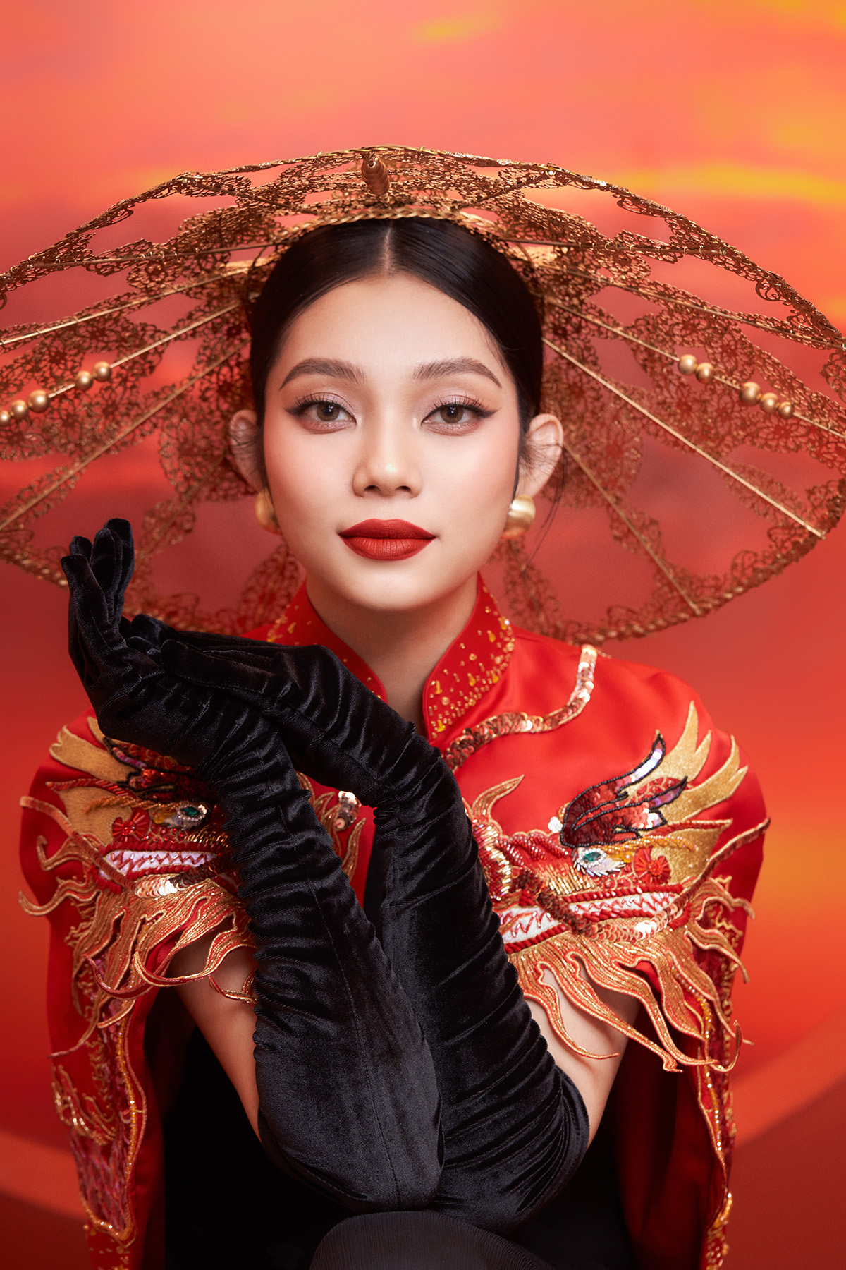 Lâm Thu Hồng đẹp kiêu sa, sang chảnh với bộ ảnh Tết ấn tượng