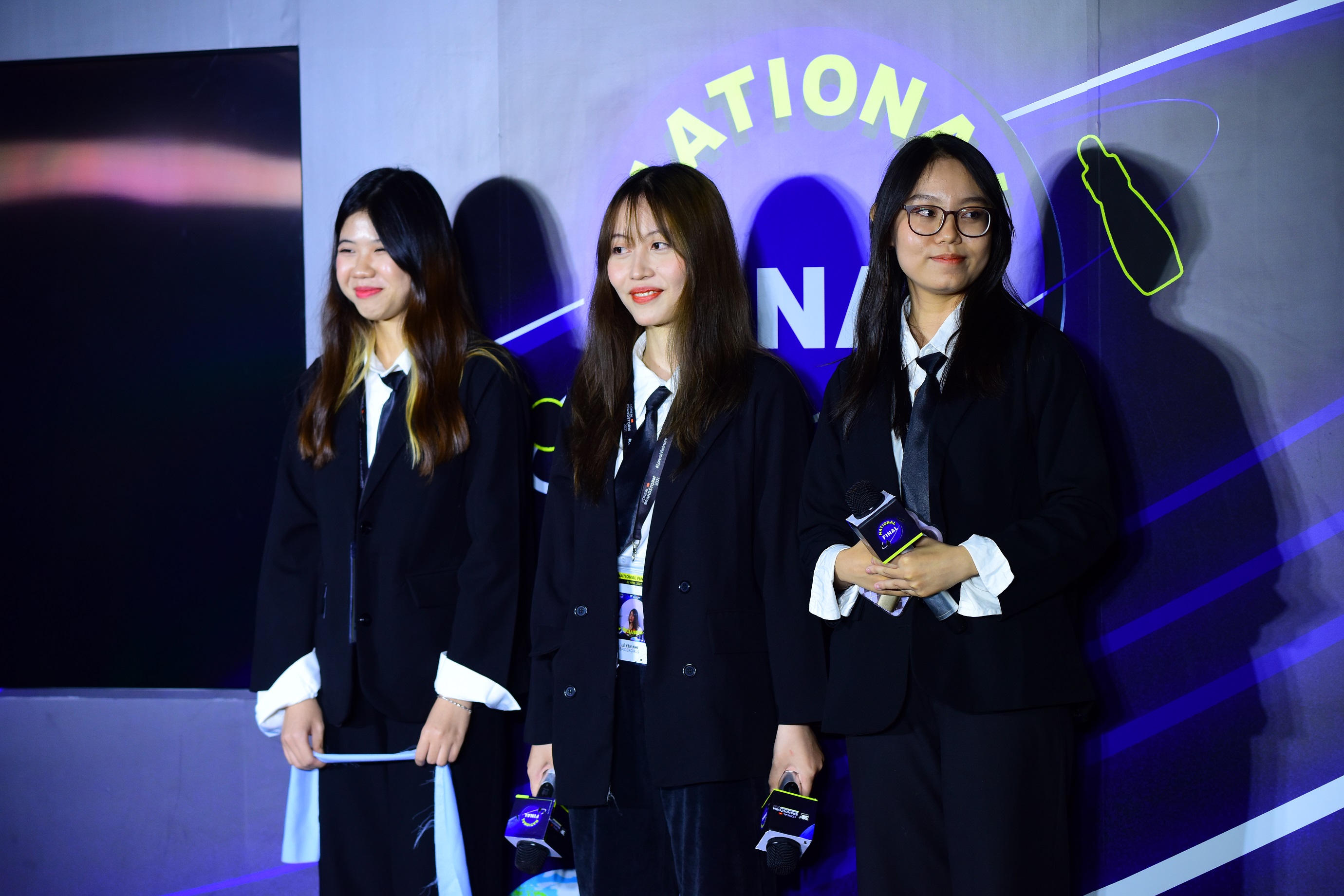 Đội SPIDERGIRLS đến từ trường Đại học Ngoại thương TP.HCM, Quán quân hạng mục Inclusion với đề tài “Eye-Impossible – phát minh hỗ trợ người khiếm thị có thể dễ dàng trang điểm”