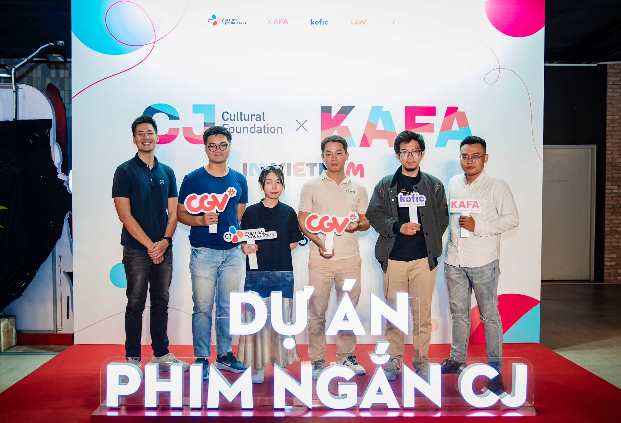 Các đạo diễn trẻ thuộc Top 5 xuất sắc nhất của Dự án phim ngắn CJ mùa 4