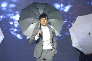 Cover hit 'Vài lần đón đưa' Huỳnh Quý ra mắt ấn tượng tại 'Gương mặt điện ảnh'